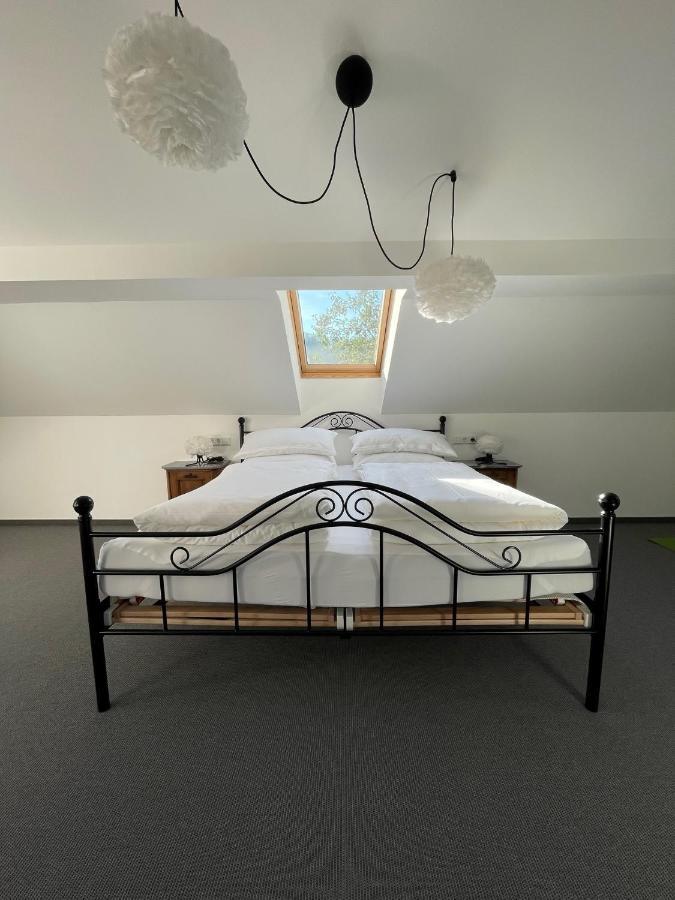 Stilvolle Wohnung Fuer 2-3 Personen - Mit Riesiger Dachterrasse Haigerloch Esterno foto